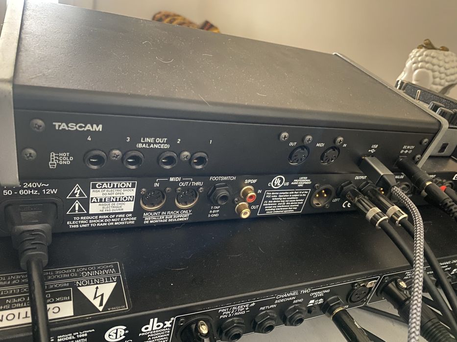 Продам звукову карту tascam 4x4