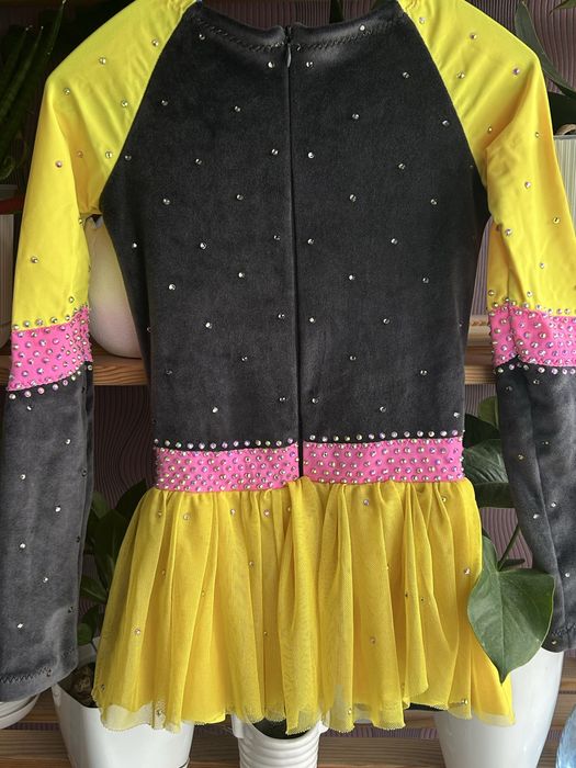 Платье для выступлений. Костюм для фигурного катания.