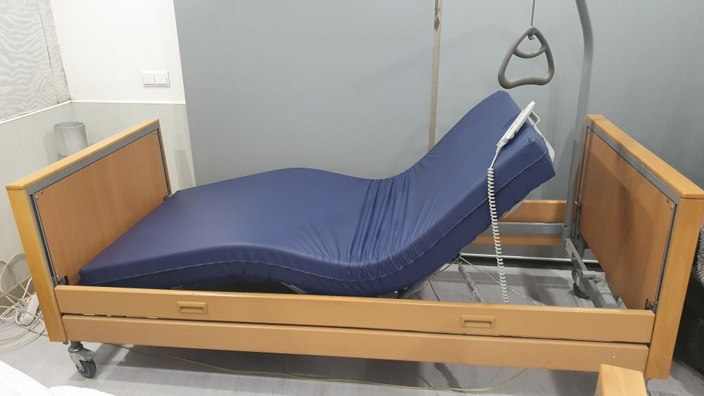 Cama articulada tripartida