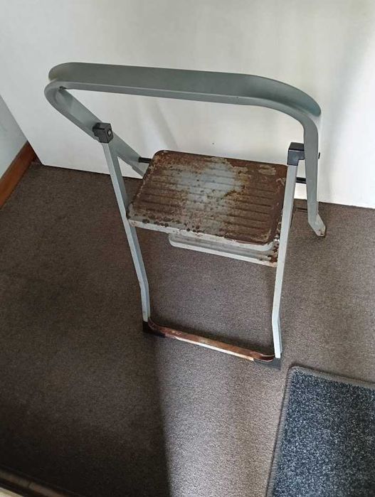 Escadote de 2 degraus usado