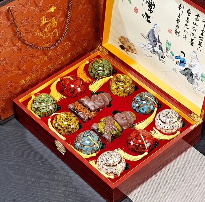 Елітний подарунковий набір китайського чаю з фігурками достатку