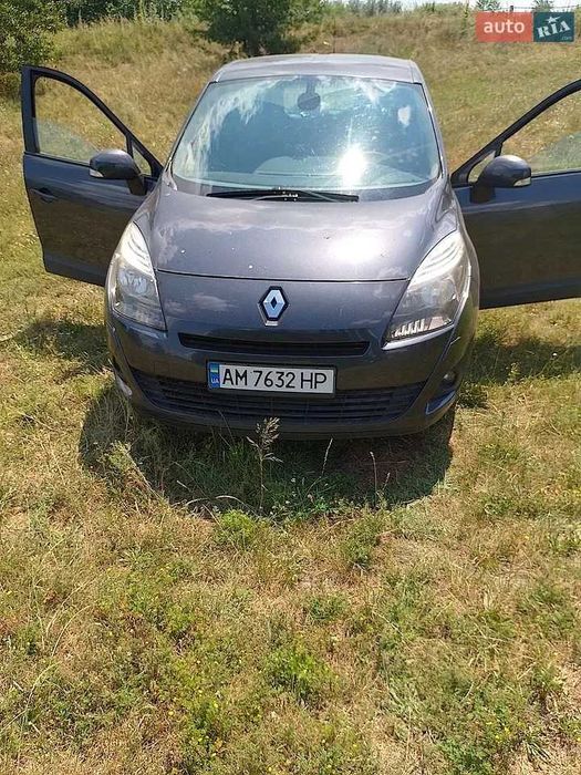 продам Renault Grand Scenic 2010