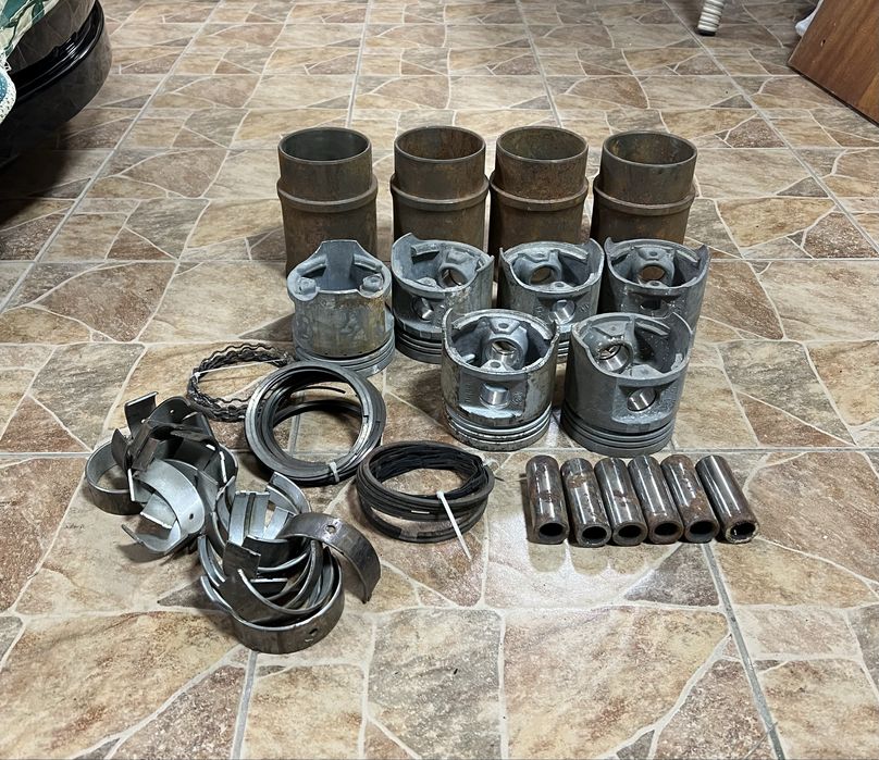 Гильза поршнешь поршневые пальци вкладыши коленвала ГАЗ 53 Москвіч ВАЗ