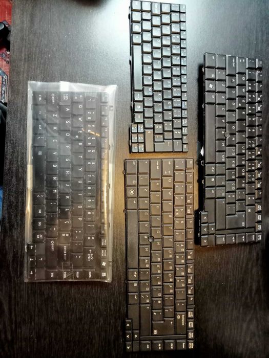 4 teclados para  portátil, como novos, em português.
