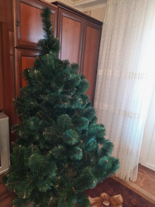 Продам ялинку 2м