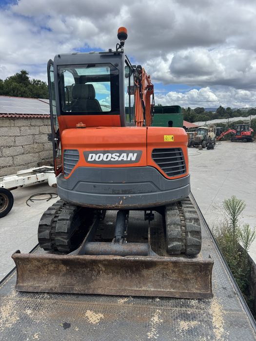 Mini giratoria  doosan 2015