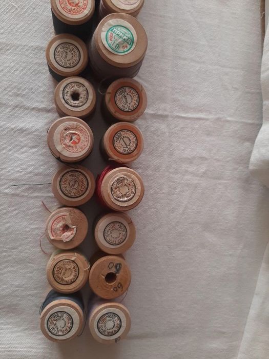 Продам набор ниток для швейной машинки