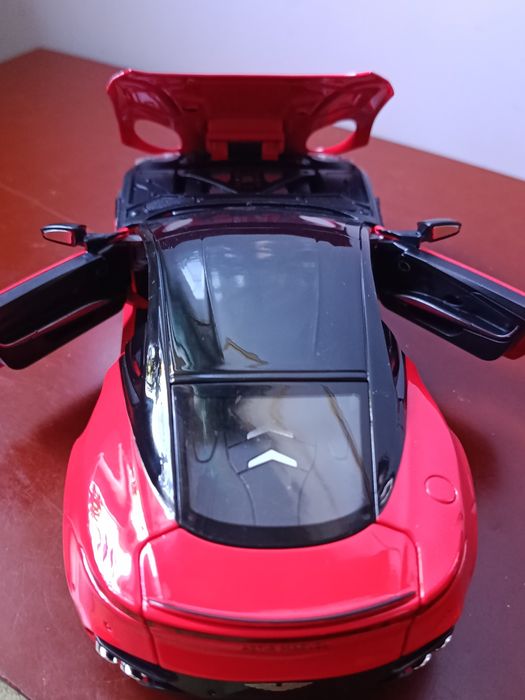 Модель Aston Martin DBS Superleggera 1/24