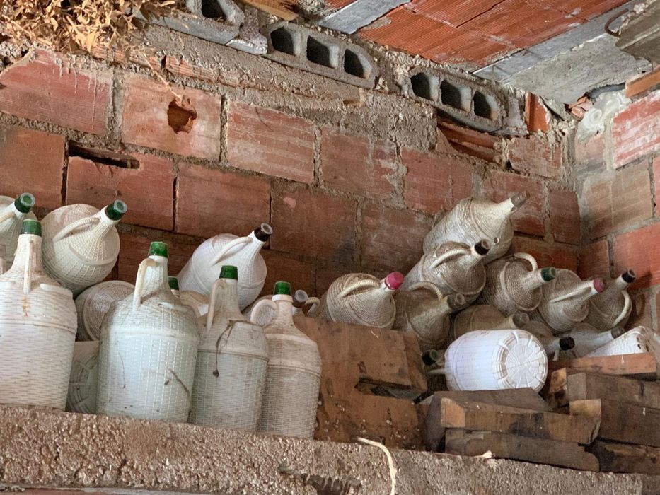 Garrafões com capa plástica