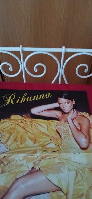Poster Rihanna/High School Music, com defeito