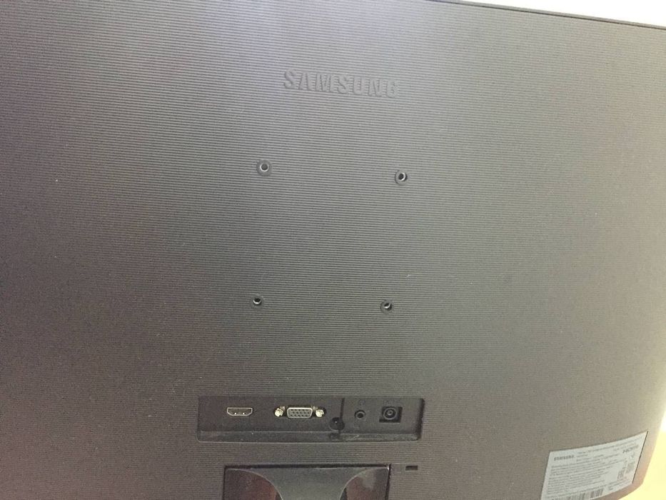 Вигнутий LED монітор SAMSUNG С24F390FHI