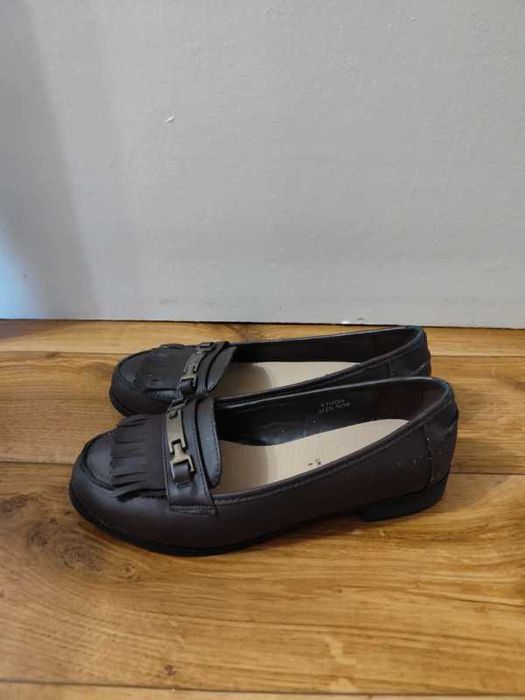 Brązowe buty mokasyny z frędzlami foot cushion