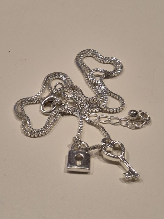 Naszyjnik kłódka i klucz Bershka