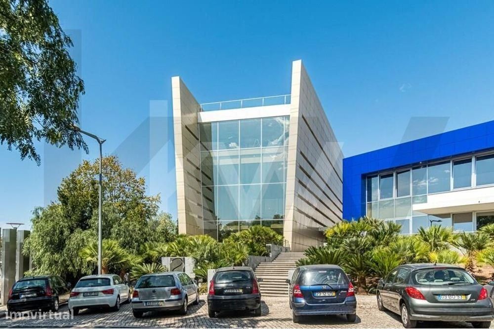 Edifício Exclusivo de Escritórios com Terraço Panorâmico e Estacioname