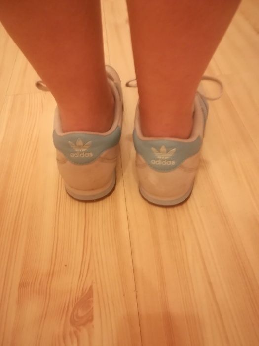 Sprzedam Obuwie Sportowe Firmy Adidas