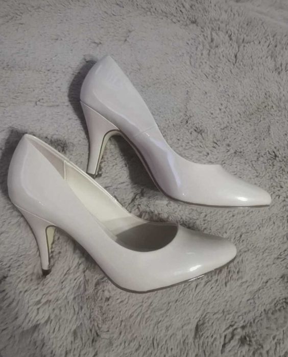 Buty szpilki nowe beżowe