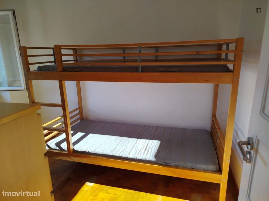Quarto - localizado em Alvalade Lisbon