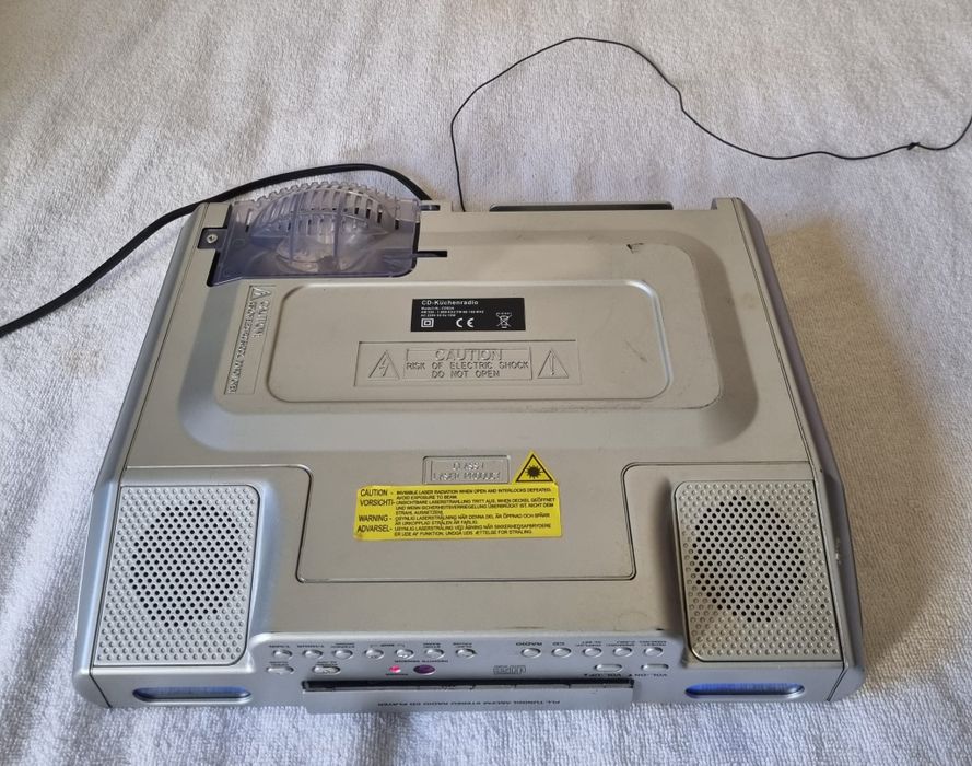 Rádio e CD mas só ta trabalhar Rádio Tampa do CD Presa