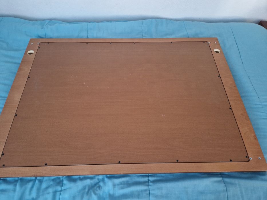 Espelho com moldura em madeira