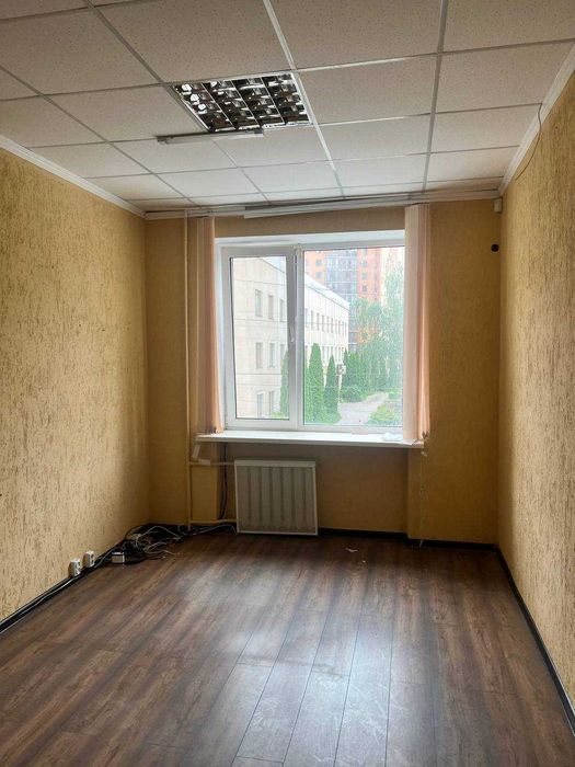 Оренда офісних кабінетів 15- 50 м² у спокійній локації