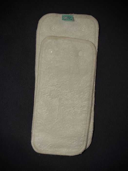 Dois Absorventes de Fralda Reutilizável TotsBots PeeNut (Bom Estado)