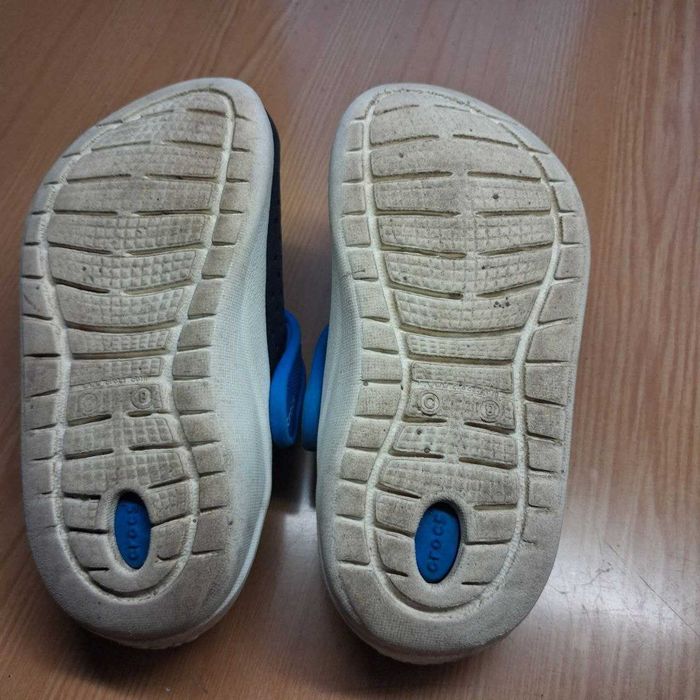 Дитячі босоніжки crocs орігинал бу в гарному стани C-8