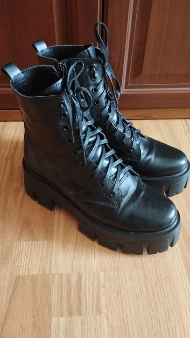 Шкіряні ботінкі  .