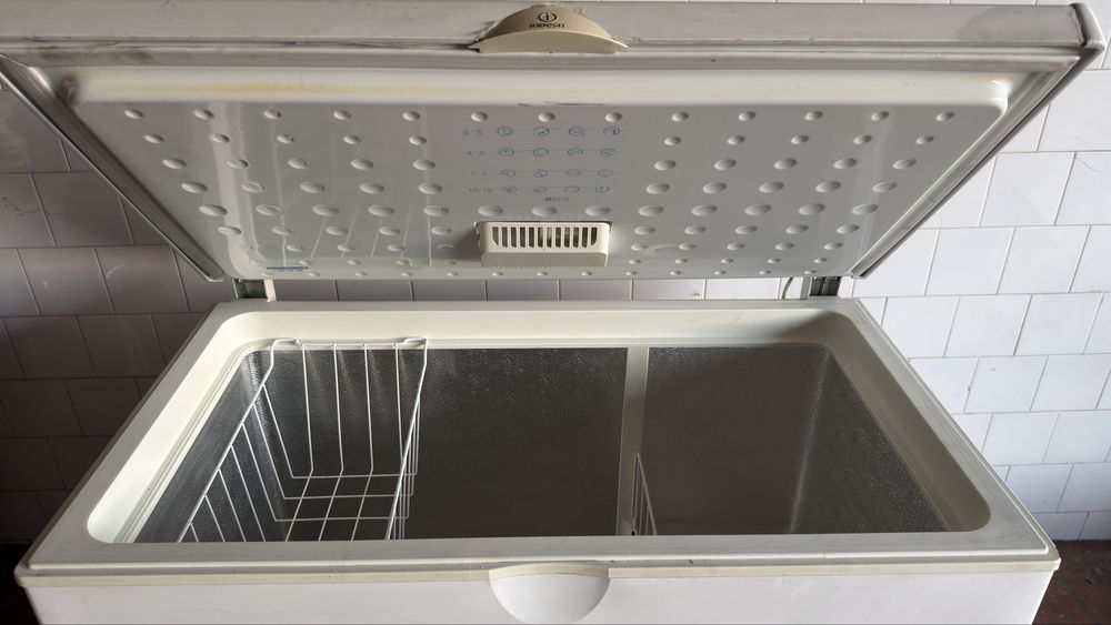 Arca congeladora horizontal Indesit OF 290 – 282 litros