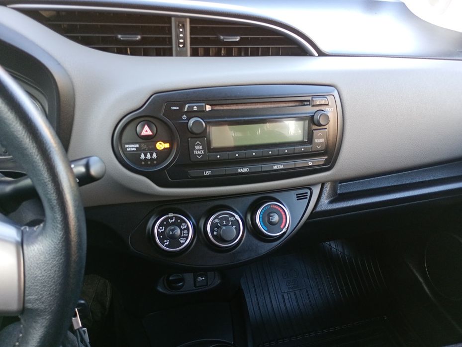 toyota yaris 1,0 93 tyś  przebiegu  salon polska