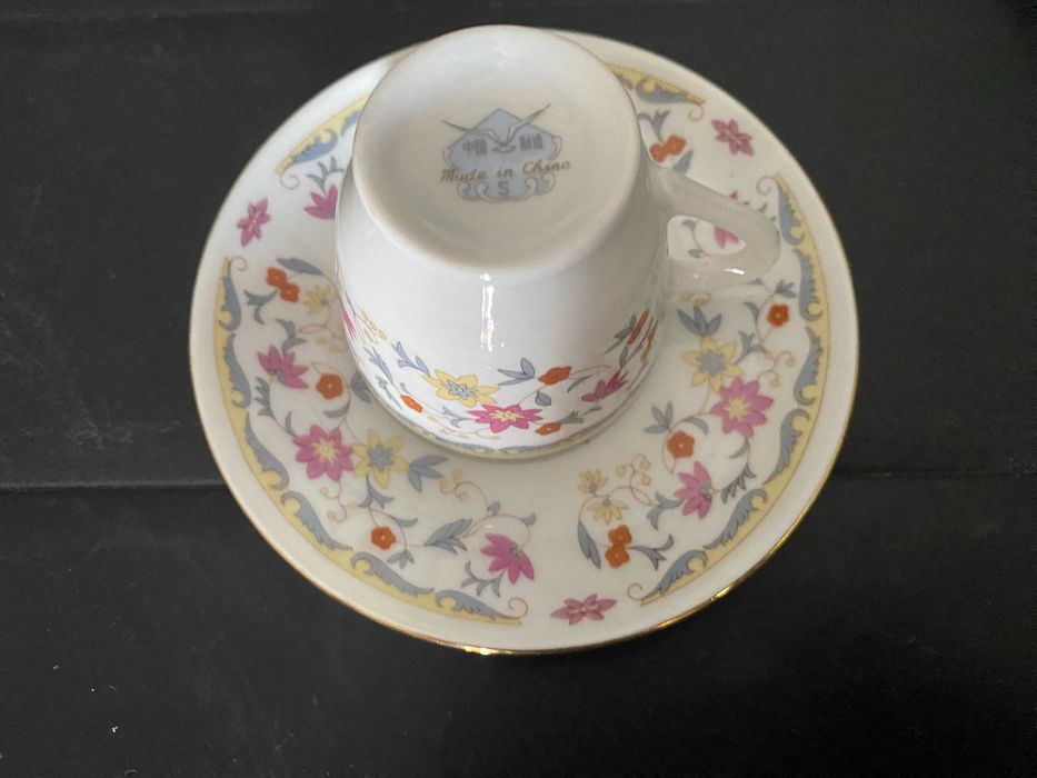 Conjunto de Chávenas de Café Antigas em Porcelana | Coleção