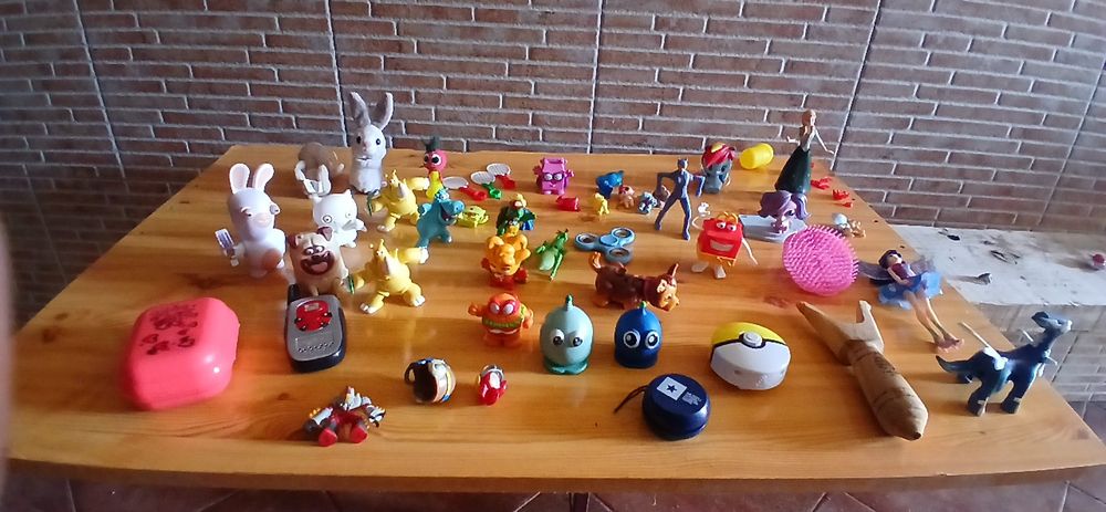 Figuras bonecos variados