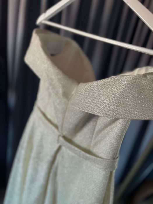 Suknia ślubna klasyczna błyszcząca