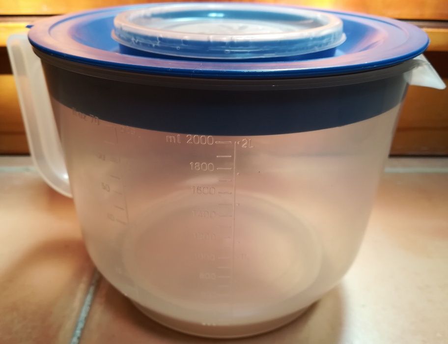 Copo doseador ou taça doseadora de plástico para cozinha .424730475229368324