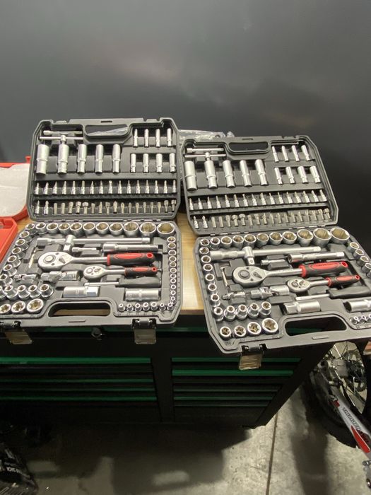 Pakiety narzedzi szafy z narzedziami walizki żaby