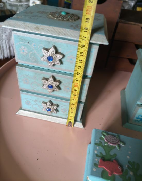 Caixinhas de madeira com gavetas