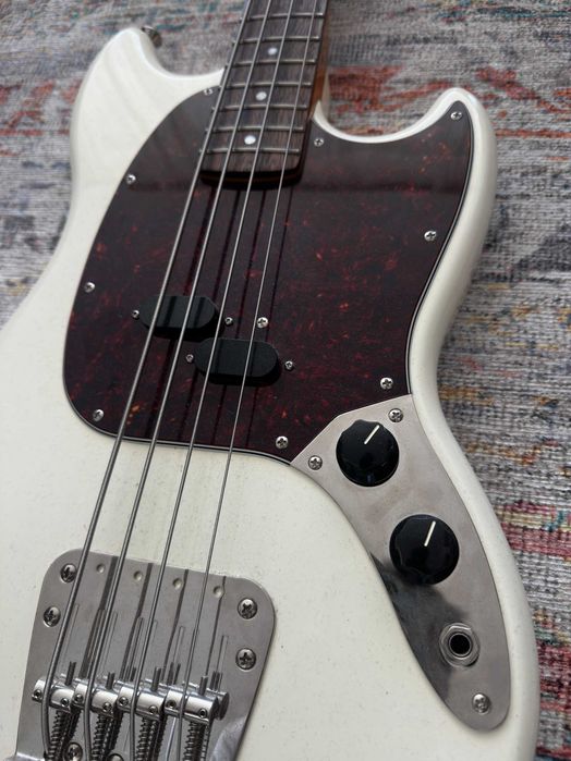 Baixo Elétrico Squier Classic Vibe 60's Mustang Bass