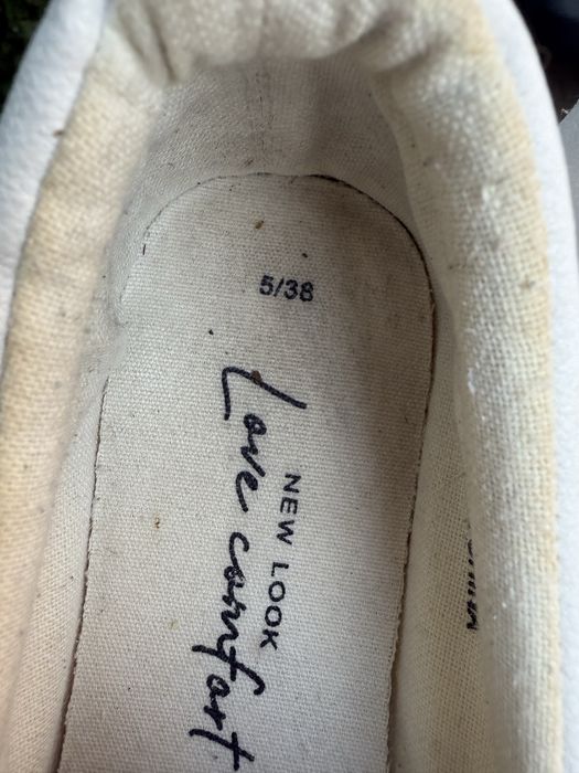 Білі кеди new look