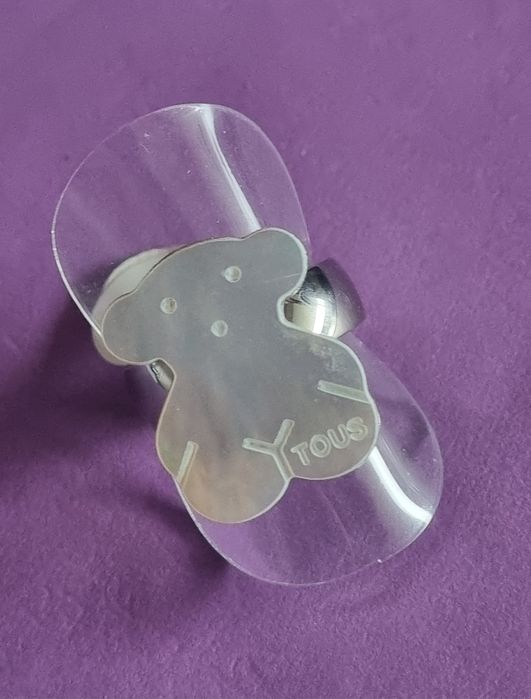 Anel prateado, em aço, com ursinho em madrepérola. T17