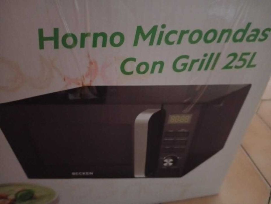 Microondas BECKEN BMWO9500BK (25 L - Com Grill - Preto) 4.7 54