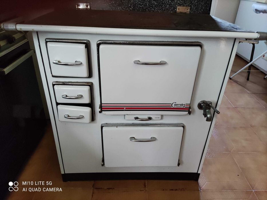 Fogão a lenha (pouco uso)