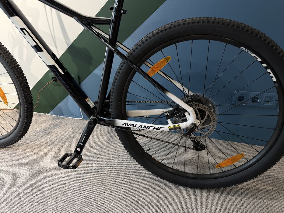 Велосипед 29" GT Avalanche Elite  новий розмір Л чорний