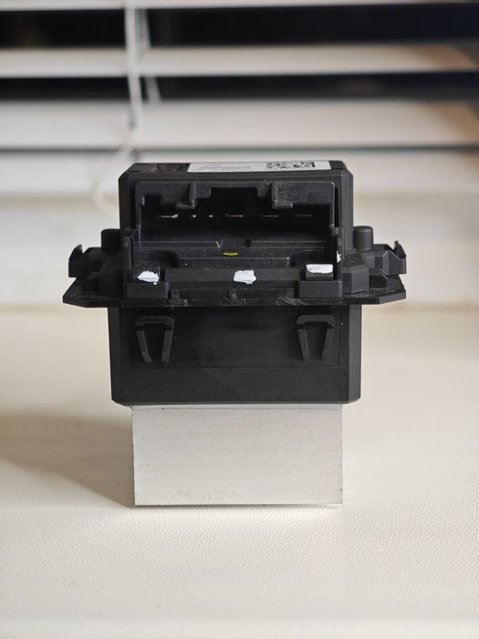 Реостат вентилятора пічки ( резистор )Valeo Рено Сценік , Меган 3