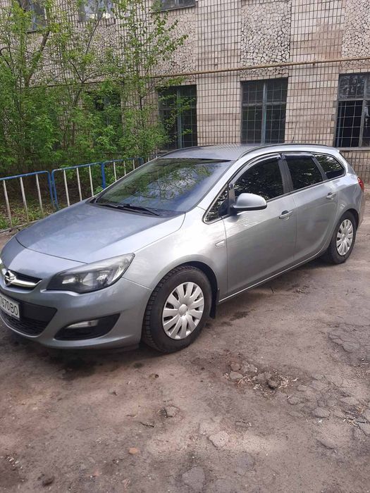 Сімейна Opel Astra j