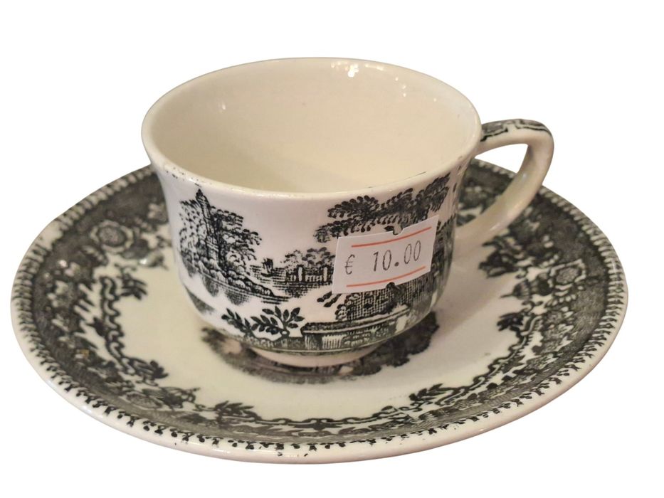 Chávena antiga de café da antiga fábrica de loiça de Sacavém