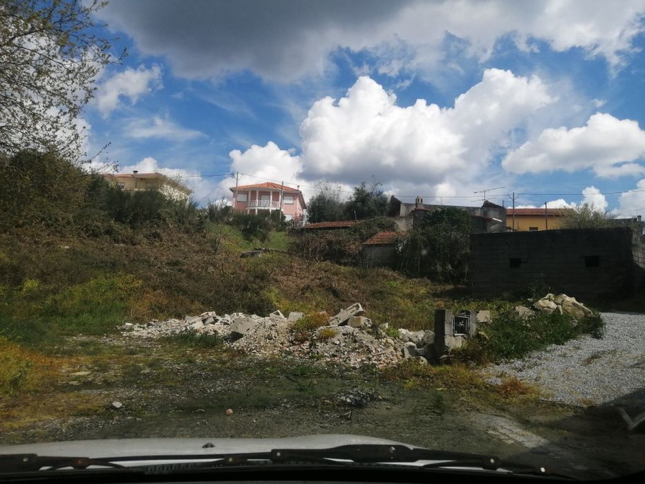 Vende-se terreno com barracão