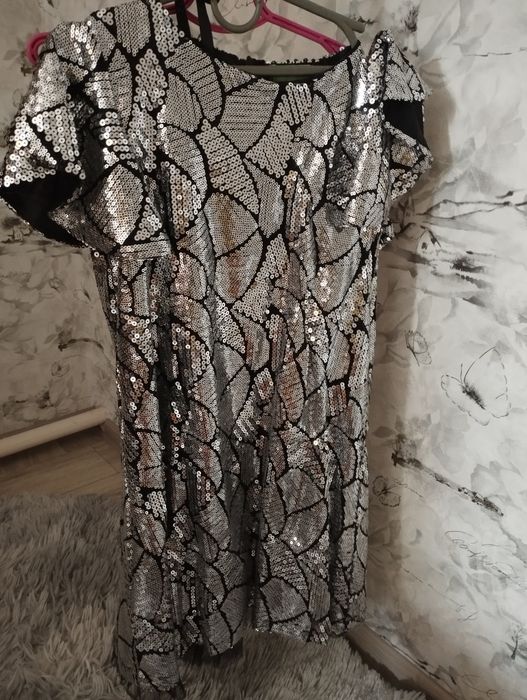 Сукня в паєтках на дівчинку