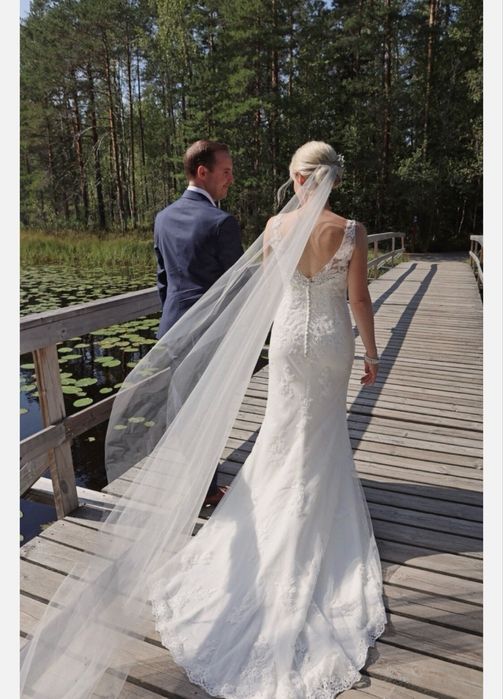 Сукня весільна зі шлейфом anna sorrano з мереживом розмір 16 xl