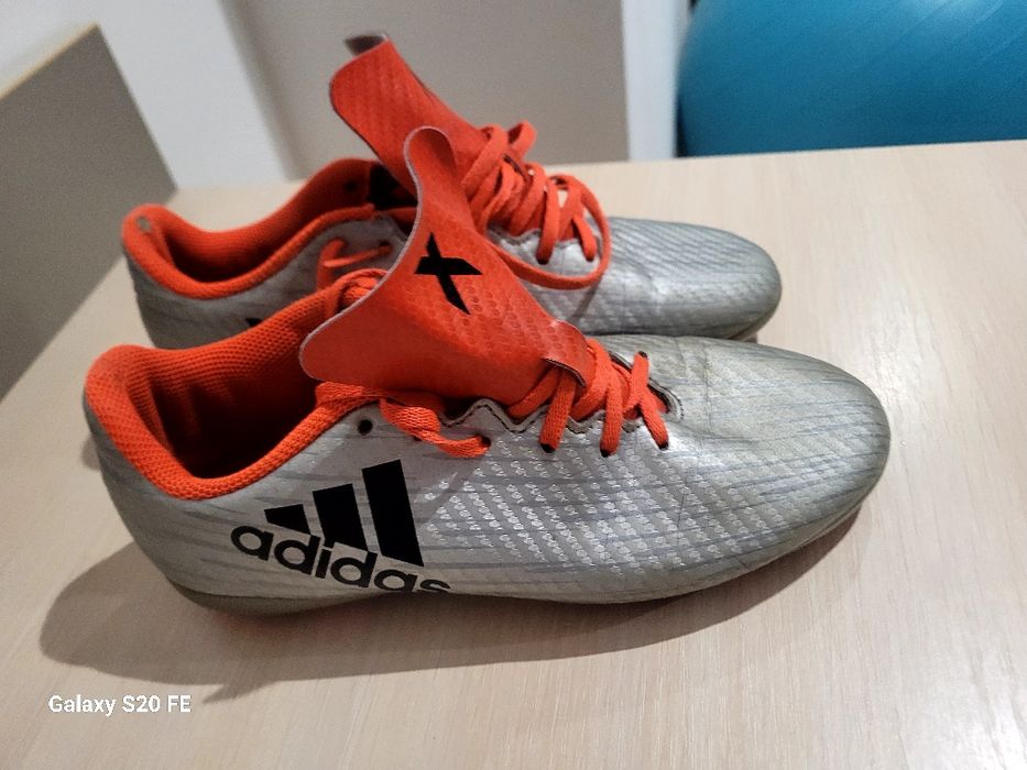 Buty do piłki korki
