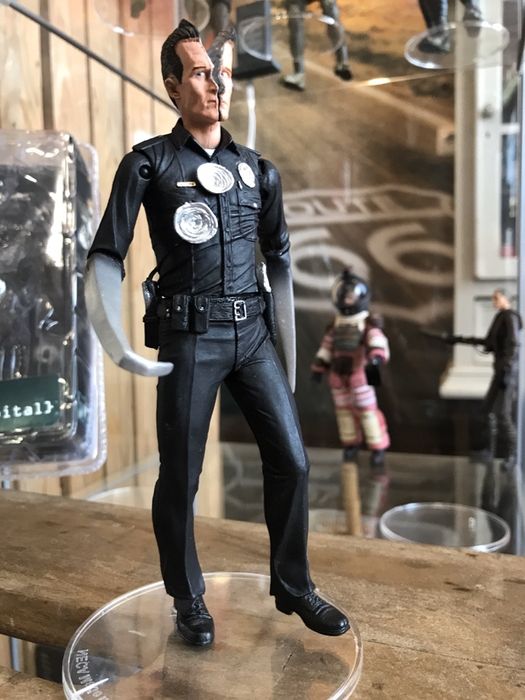 Figura Neca terminator t 1000 pescador hospital