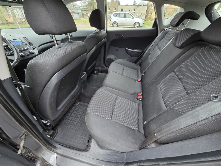 HYUNDAI I30 1.4  Benzyna+GAZ 2009